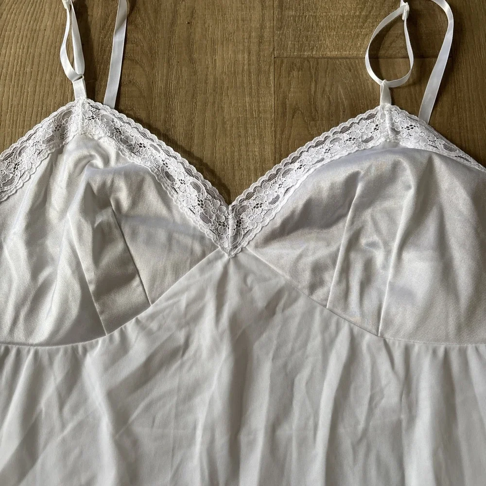 VNTG Vanity Fair Size 42 22